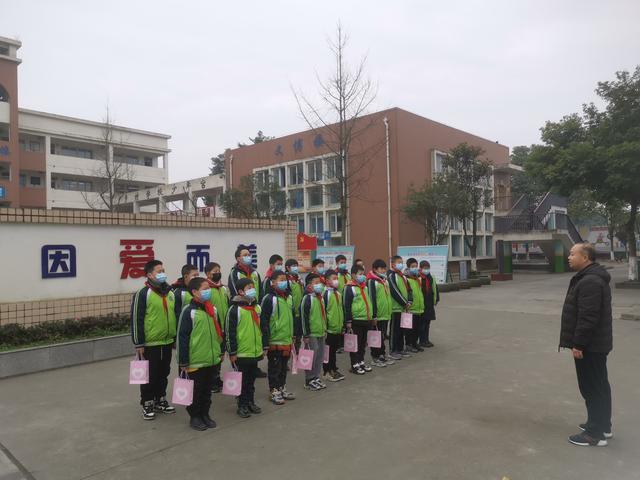 彭州市小学最新动态报道